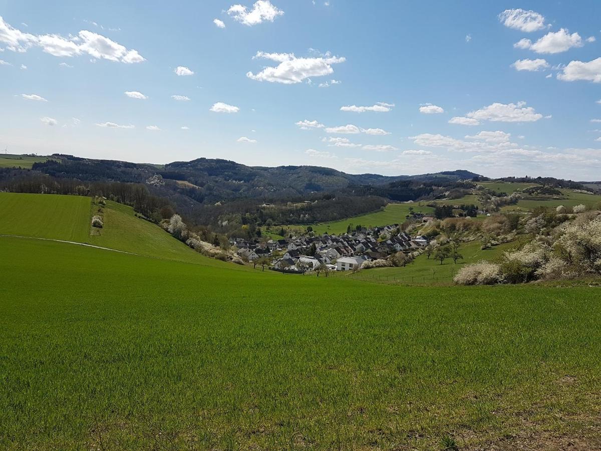 Ferienwohnungen Am Aeppelsberg Volkesfeld Exterior photo